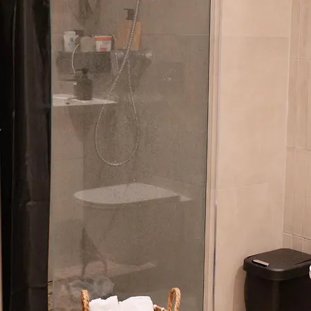 Beds In Shared - Beograd Na Vodi Shared Bedrooms In Shared Hostel Sajmiste