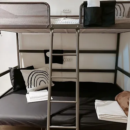 Beds In Shared - Beograd Na Vodi Shared Bedrooms In Shared Vandrarhem
